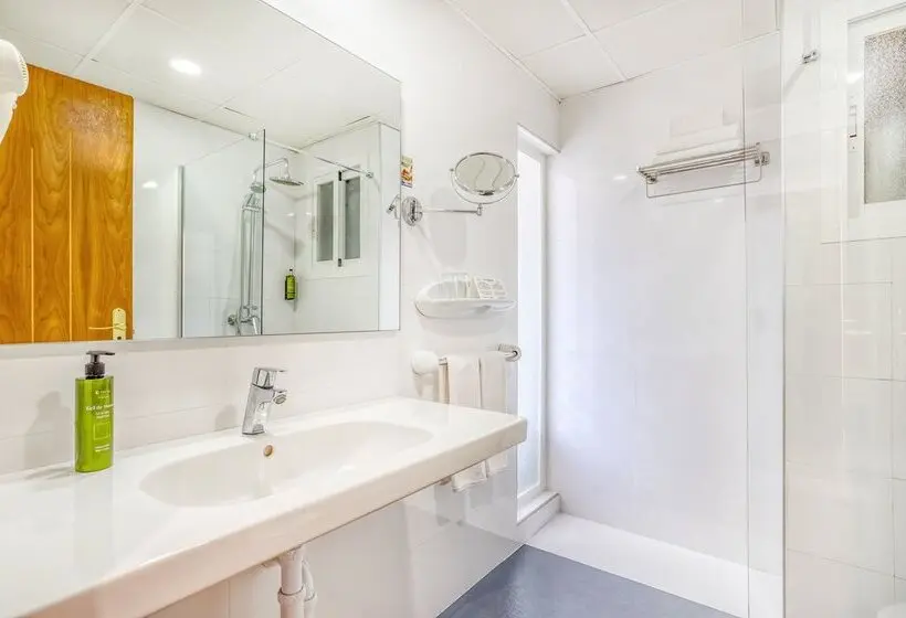 هتل Morlans Garden