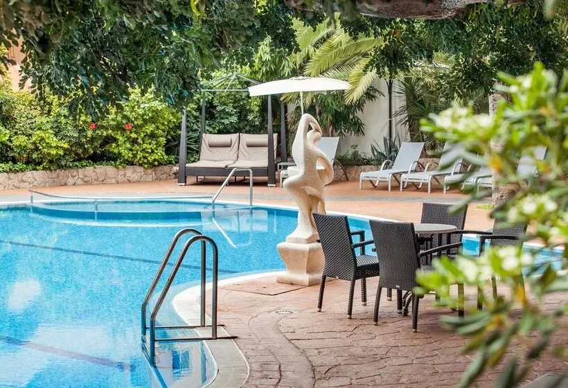 هتل Morlans Garden