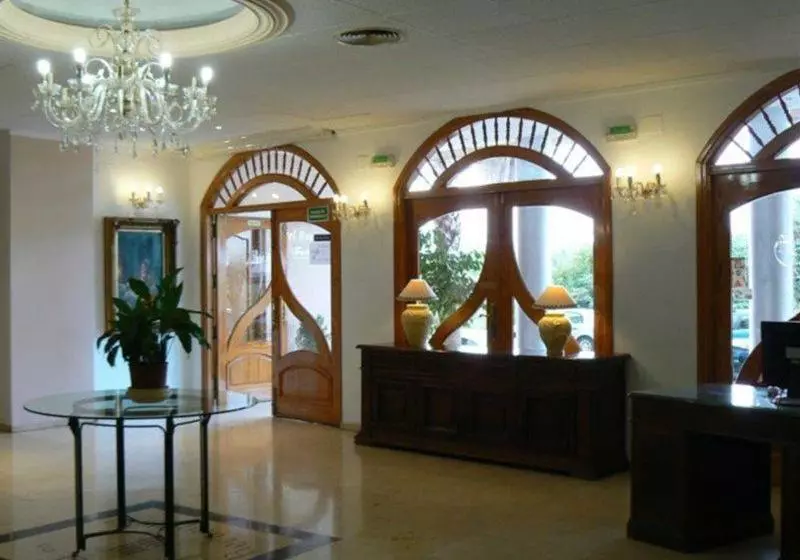 Отель Reconquista