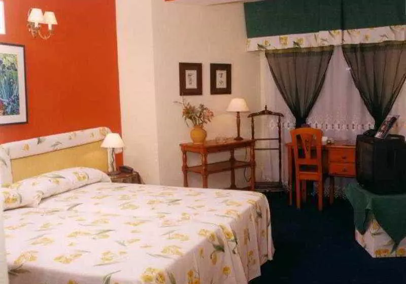 Отель Reconquista