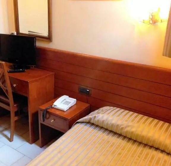 Отель Toledano Ramblas