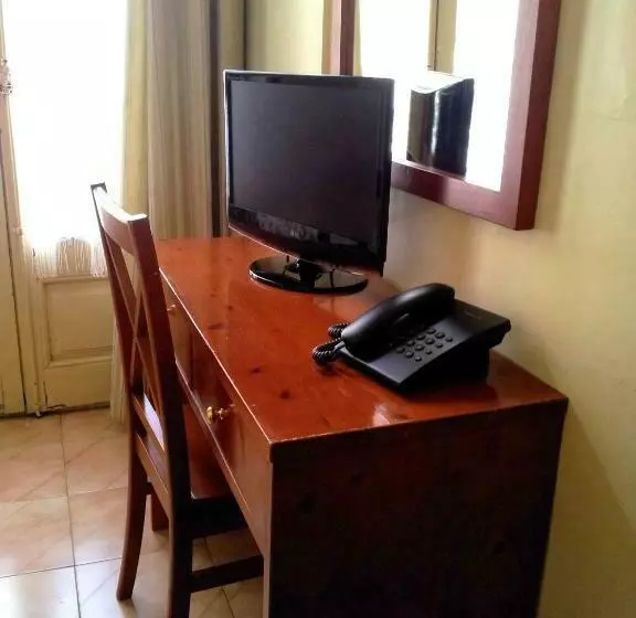 Отель Toledano Ramblas