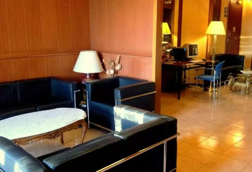 Отель Toledano Ramblas