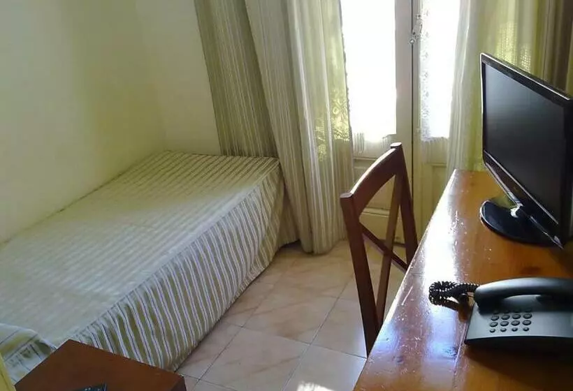 Отель Toledano Ramblas