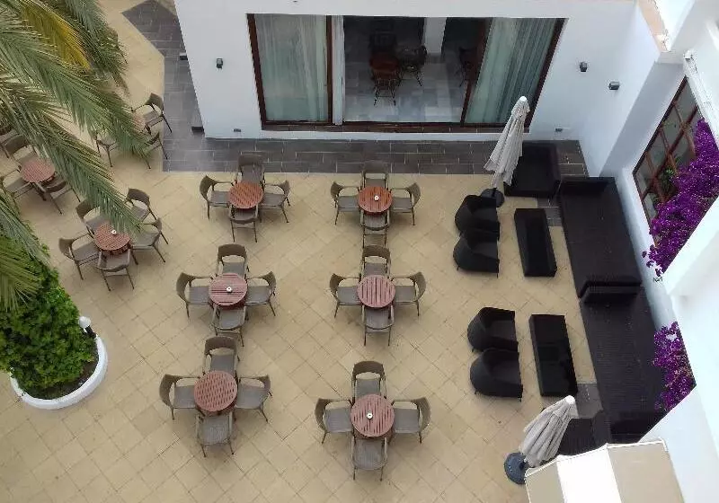 Отель Tres Torres