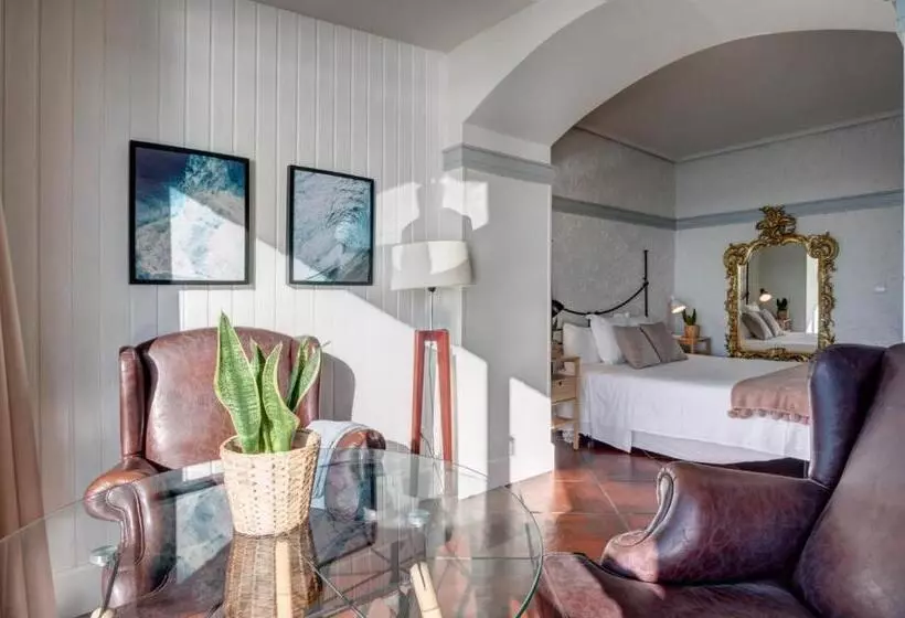 Hotel El Castillo De Los Locos