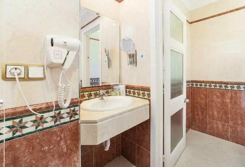 ホテル Globales Reina Cristina