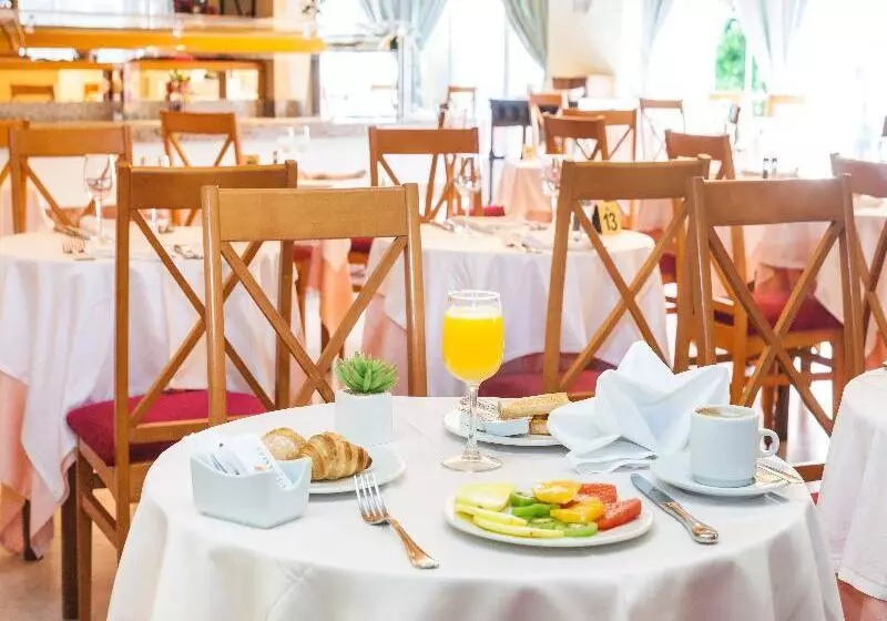 ホテル Globales Reina Cristina