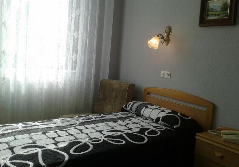 فندق Los Nogales