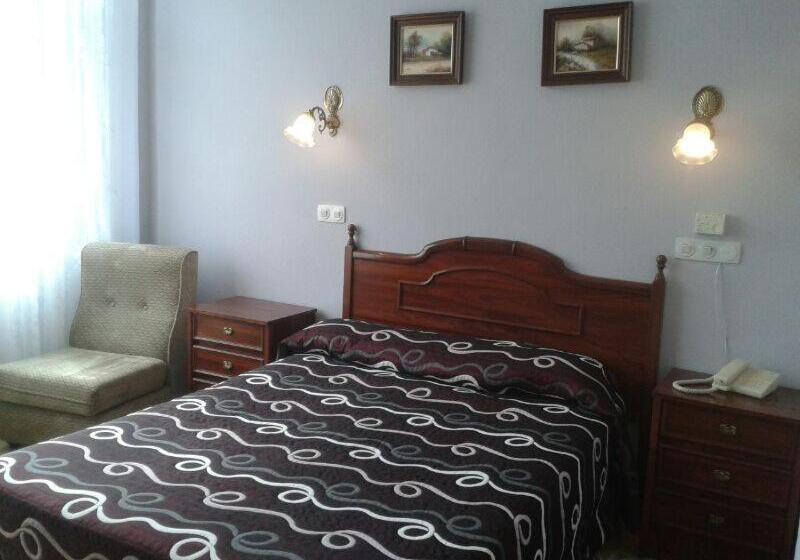 فندق Los Nogales