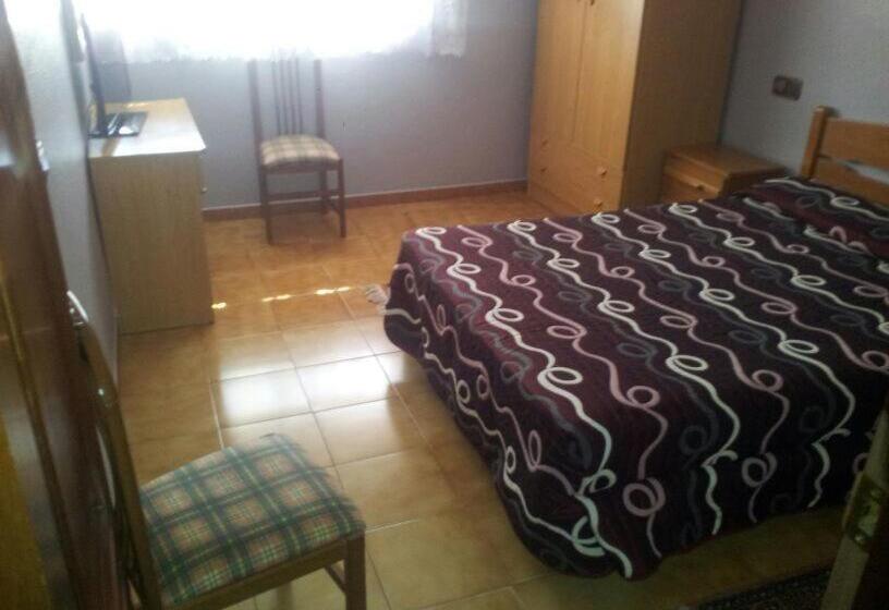 فندق Los Nogales