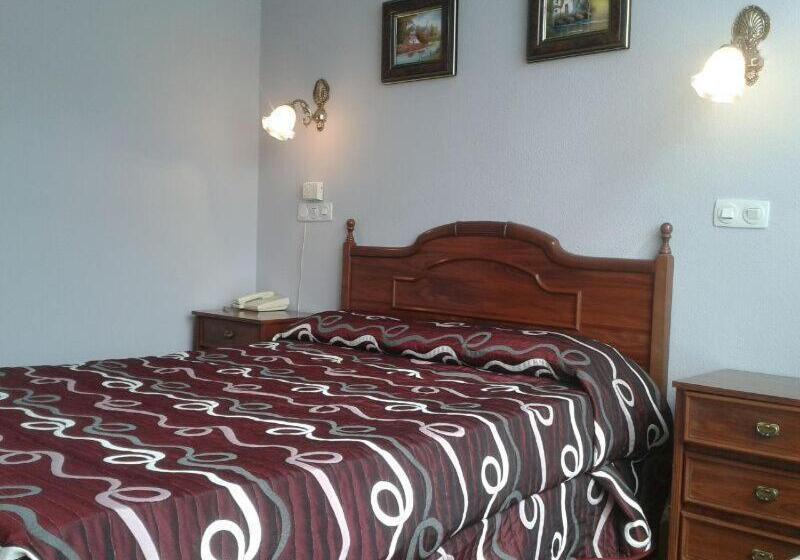 فندق Los Nogales