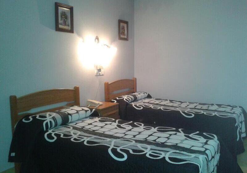 فندق Los Nogales