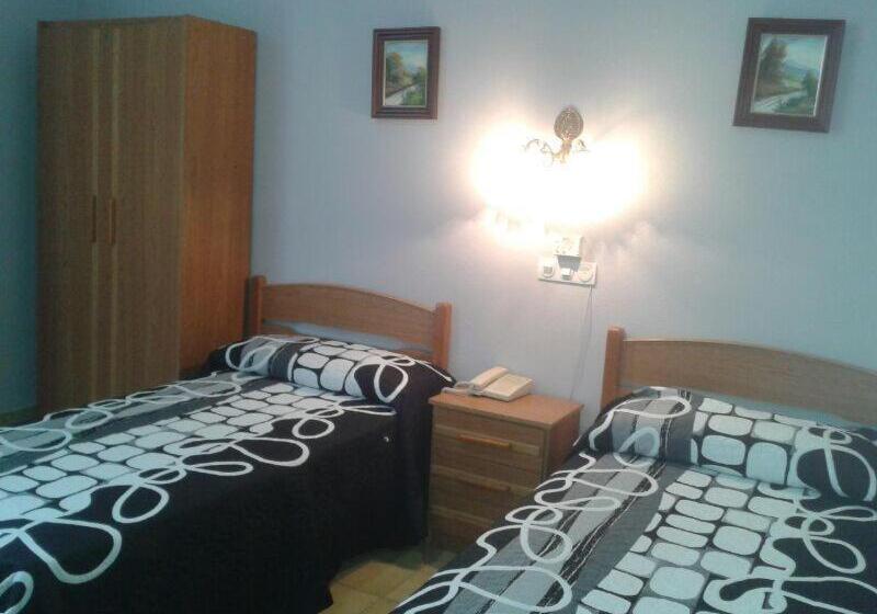 فندق Los Nogales