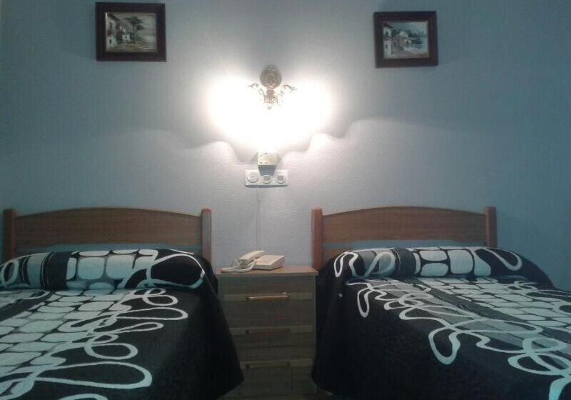 فندق Los Nogales