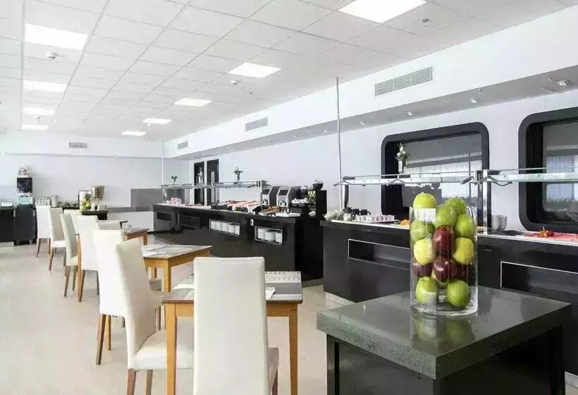 Отель Chamartín The One