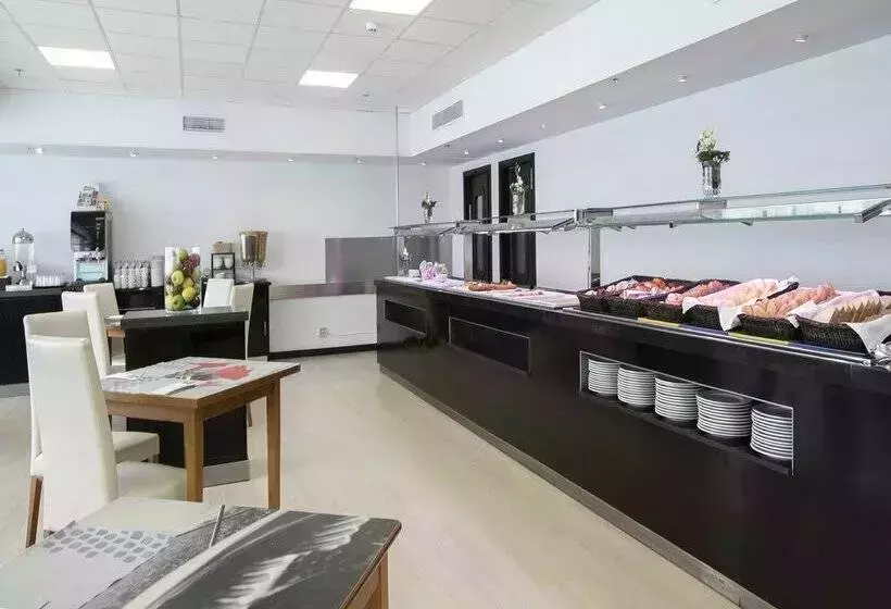 Отель Chamartín The One