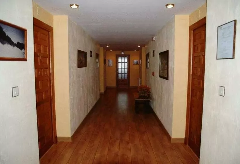 Отель Albergue Villanúa