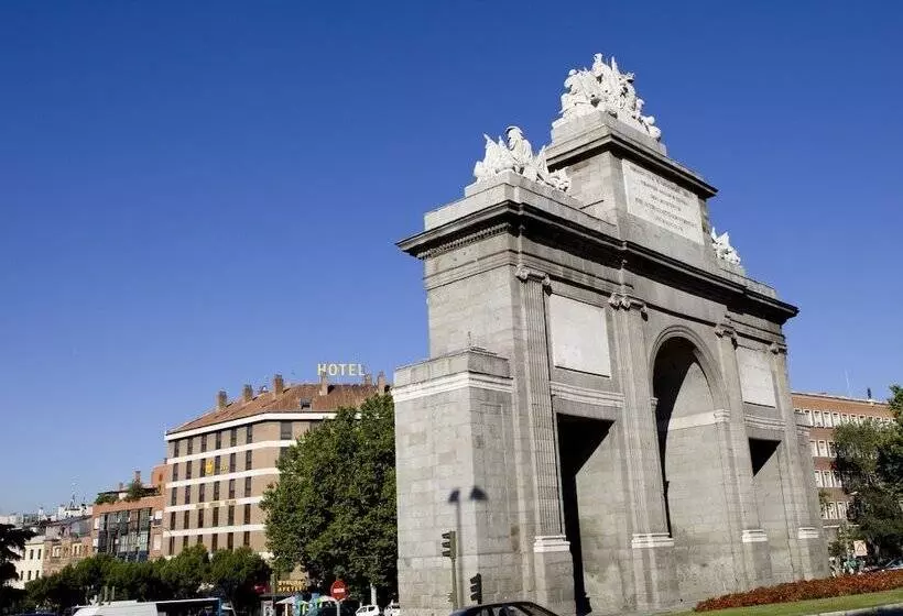 هتل Puerta De Toledo