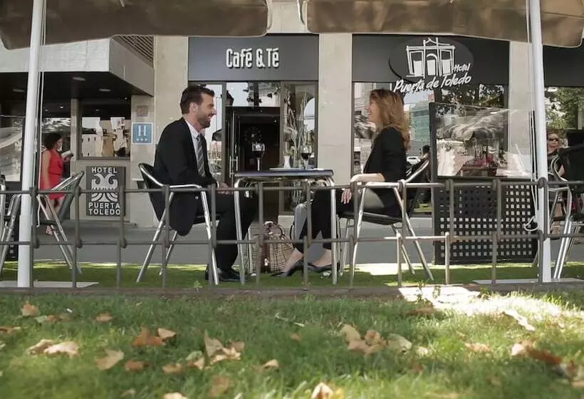 هتل Puerta De Toledo