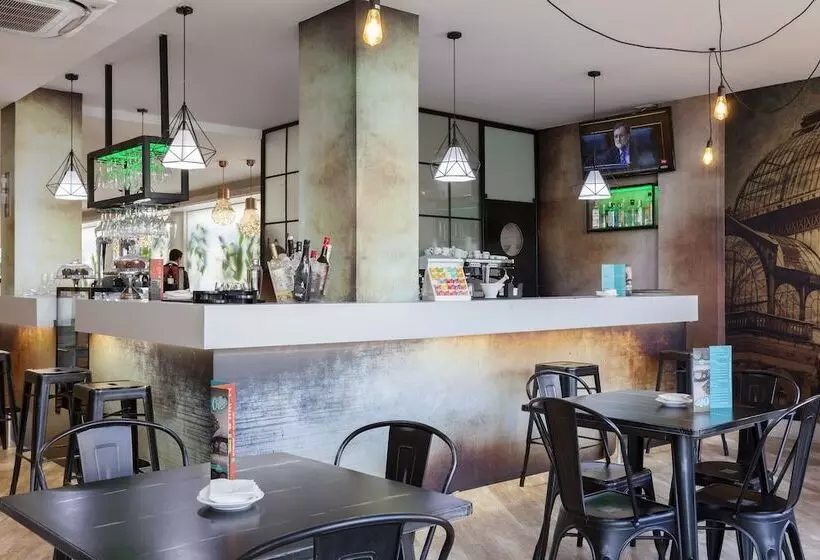 هتل Puerta De Toledo