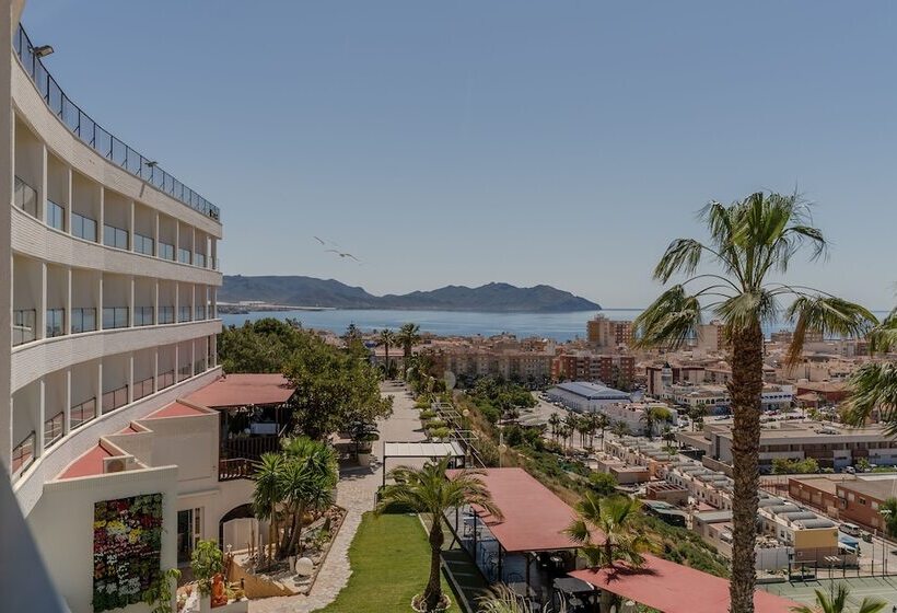 בית מלון כפרי Ramada Resort by Wyndham Puerto de Mazarron