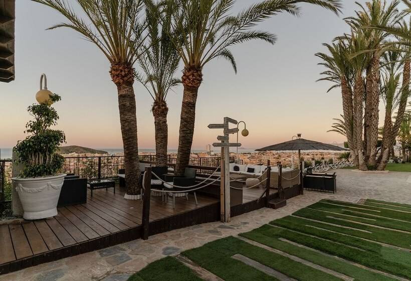 בית מלון כפרי Ramada Resort by Wyndham Puerto de Mazarron