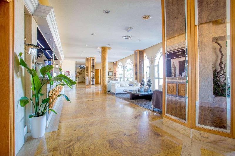 בית מלון כפרי Ramada Resort by Wyndham Puerto de Mazarron