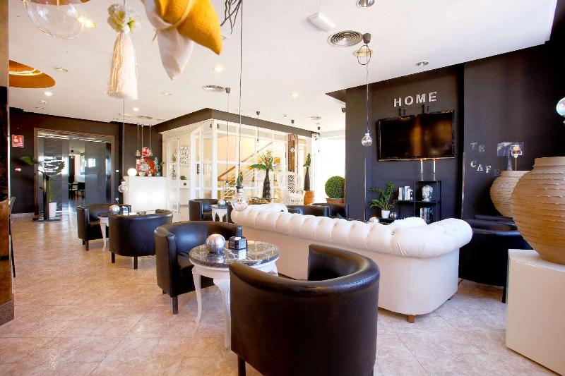 בית מלון כפרי Ramada Resort by Wyndham Puerto de Mazarron