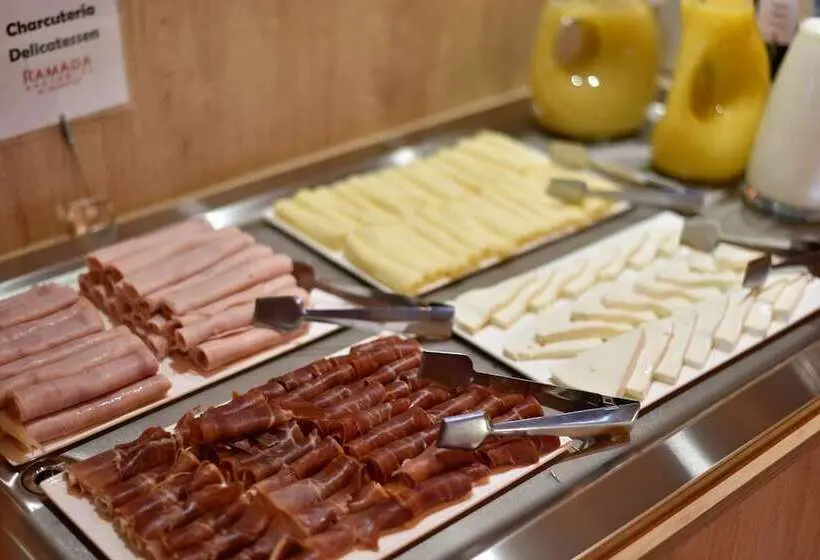 ホテル Ramada Resort by Wyndham Puerto de Mazarron