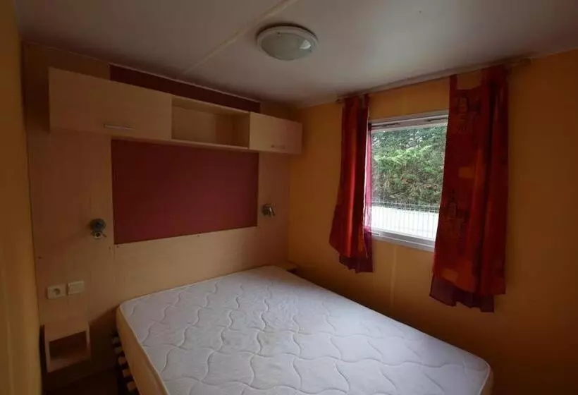 ホテル Sabiñanigo Camp &