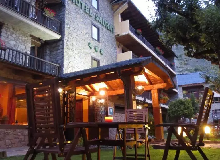 Otel Saurat