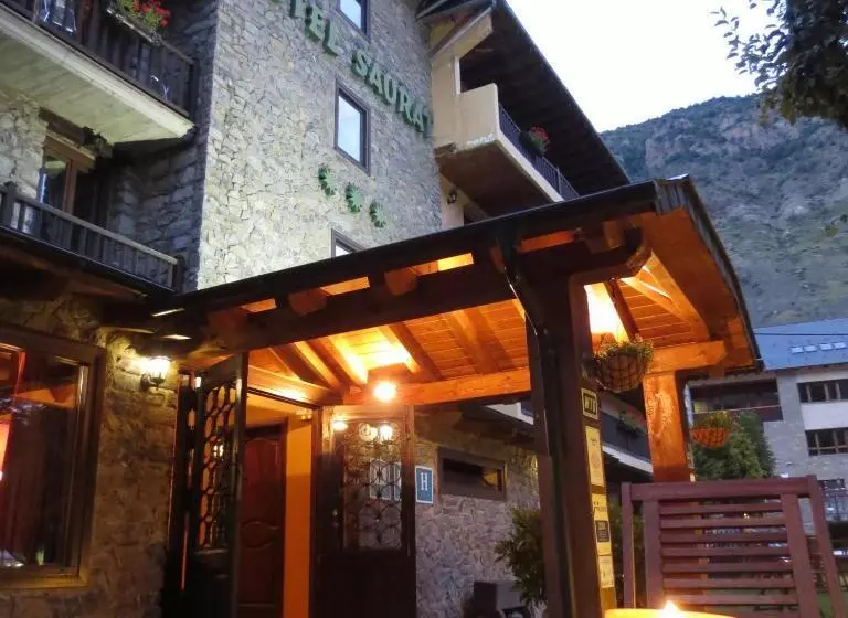 Otel Saurat