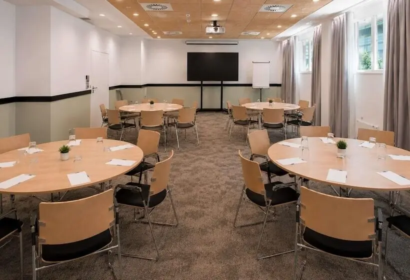 Novotel Campo De Las Naciones