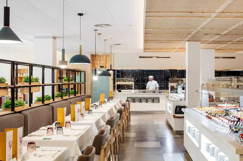 Aqua Hotel Bertran Park