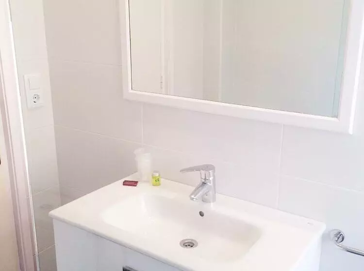 Отель Carbonell