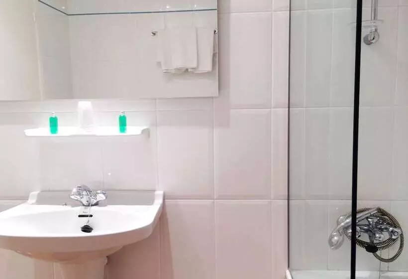 Отель Carbonell