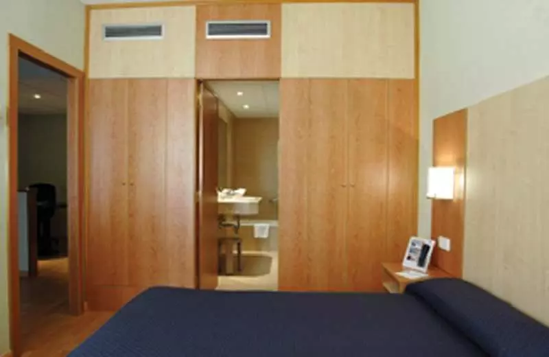 Отель Ilunion Romareda