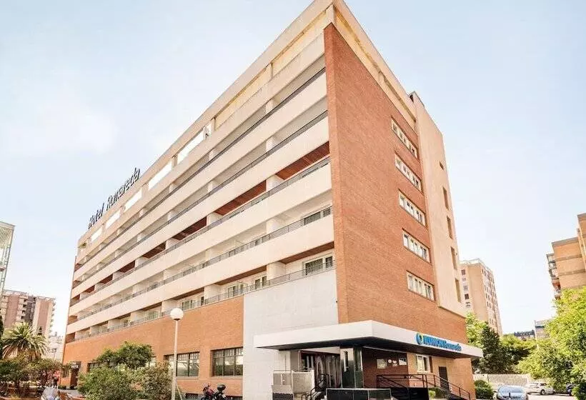 Отель Ilunion Romareda