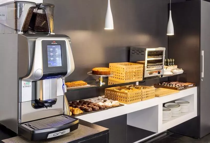 Отель Ilunion Romareda