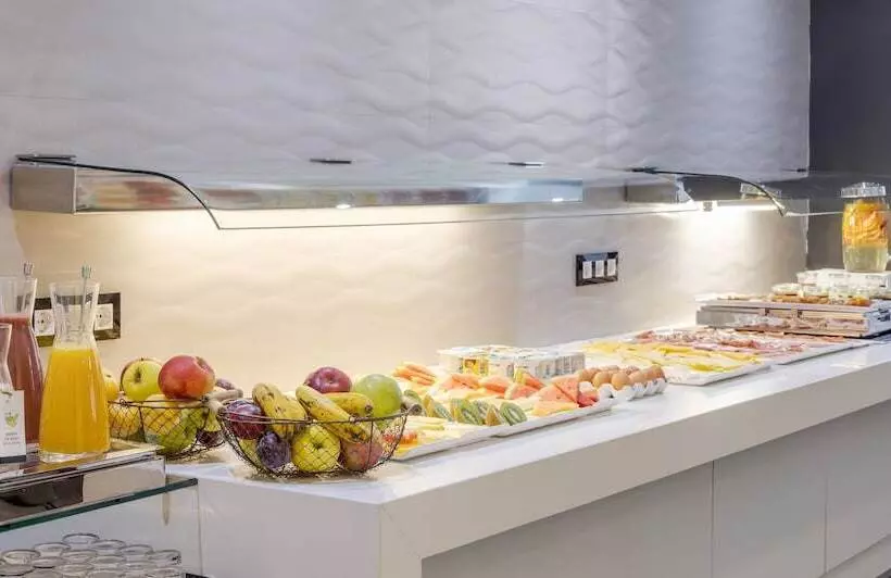 Отель Ilunion Romareda