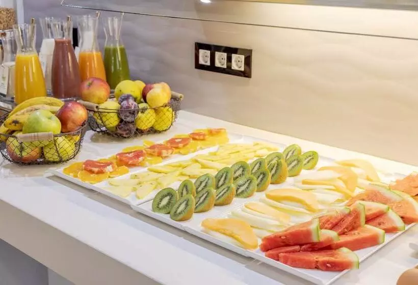 Отель Ilunion Romareda