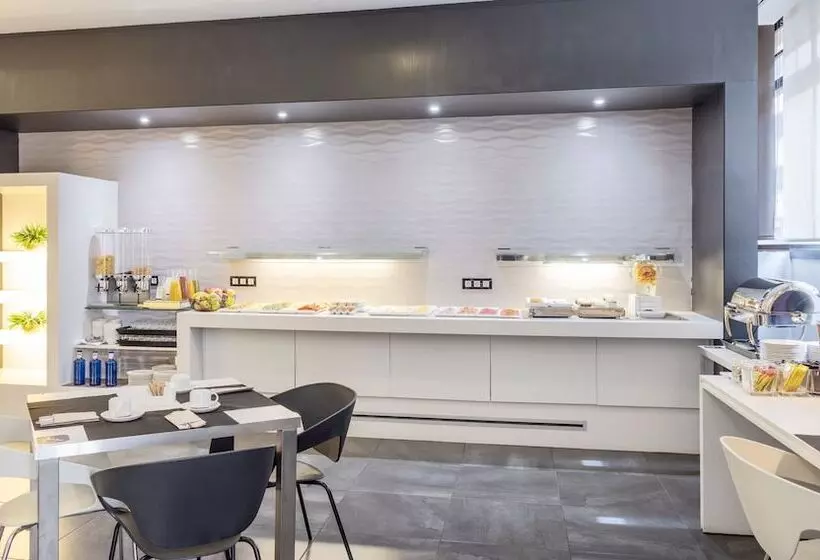 Отель Ilunion Romareda