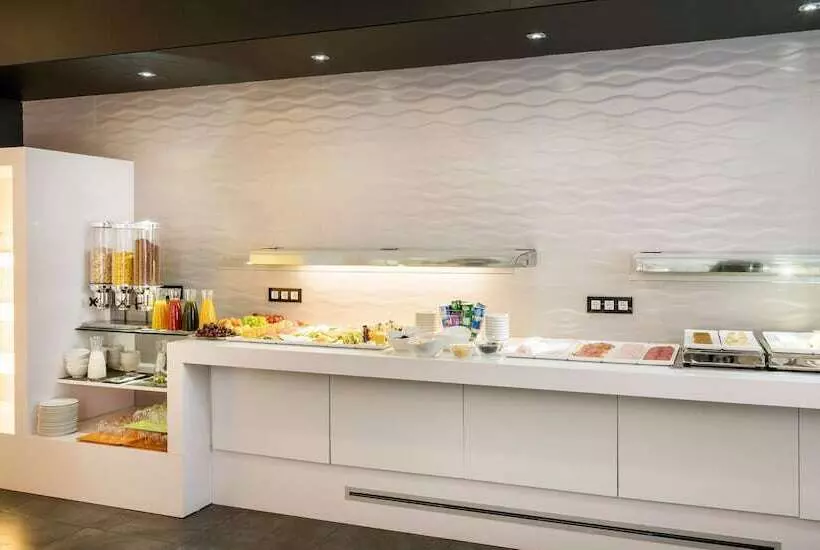 Отель Ilunion Romareda