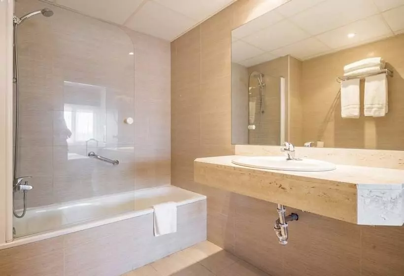 Отель Ilunion Romareda