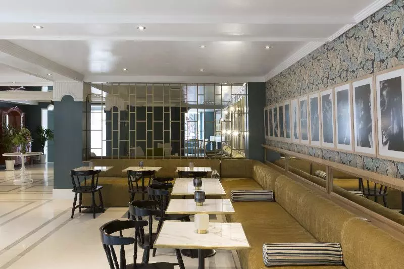 هتل Petit Palace Puerta De Triana