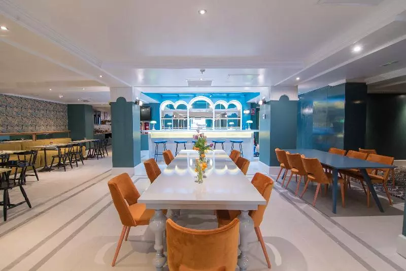 هتل Petit Palace Puerta De Triana