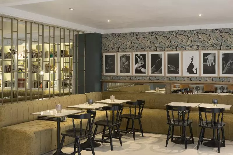 هتل Petit Palace Puerta De Triana