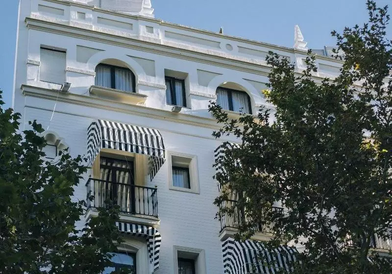 هتل Petit Palace Puerta De Triana