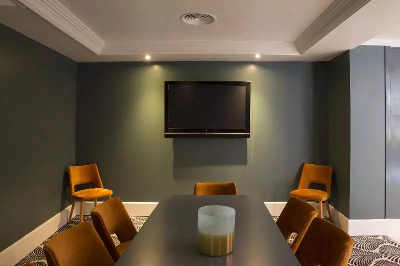 هتل Petit Palace Puerta De Triana